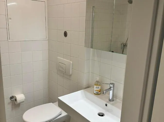 Casa Frida - Business Near Airport Ber, Kitchen, Bathroom, Balcony, Car Park *