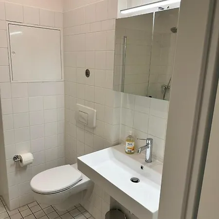 Casa Frida - Business Near Airport Ber, Kitchen, Bathroom, Balcony, Car Park *